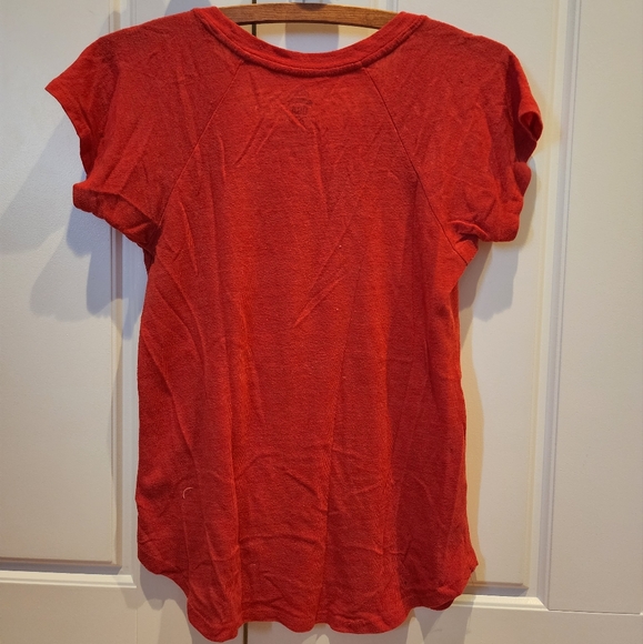 Red tee - Picture 4 of 4